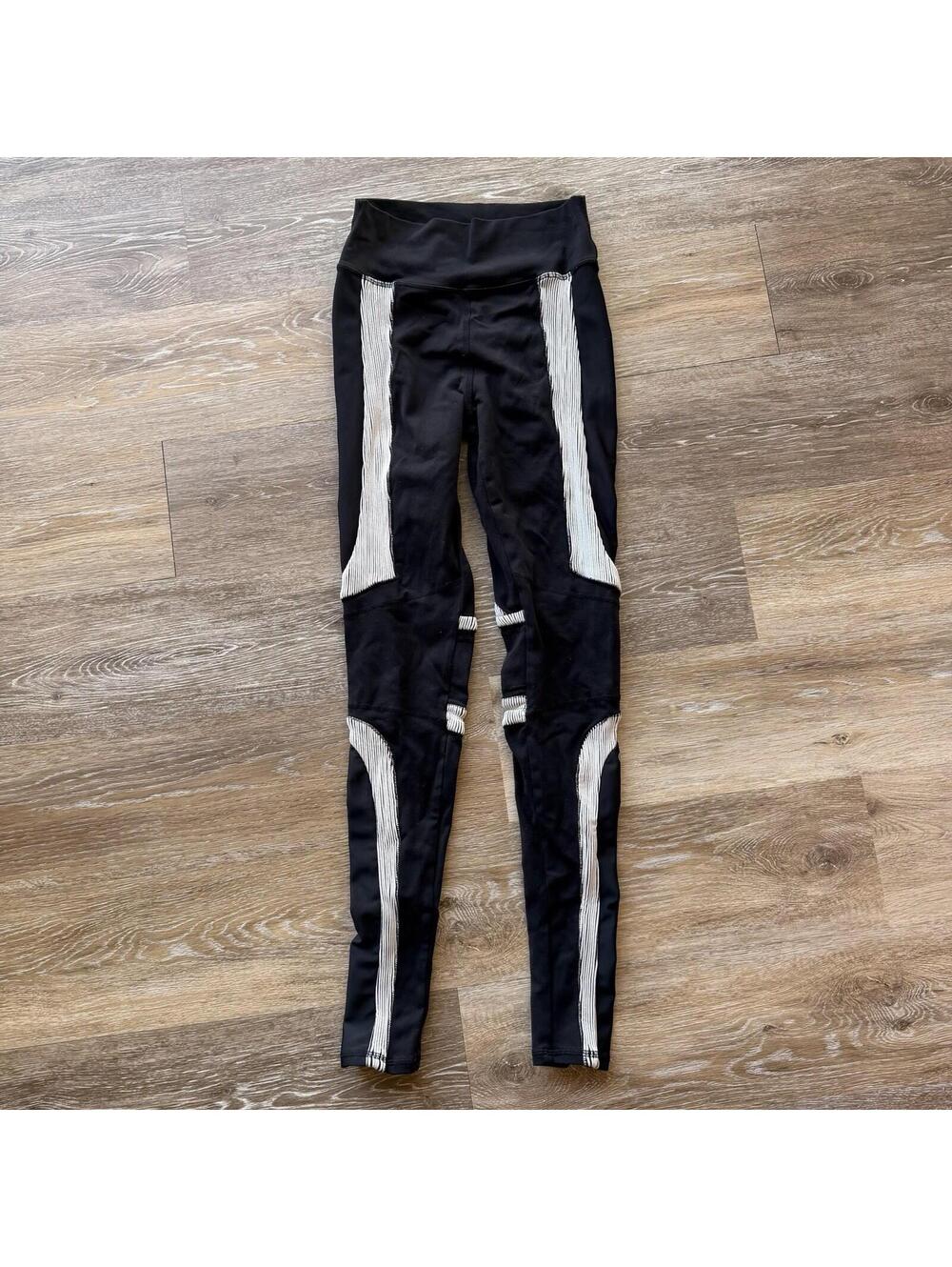 Alo Yoga Womens Leggings XS Black & White Striped Contrast High Waist Stretchy